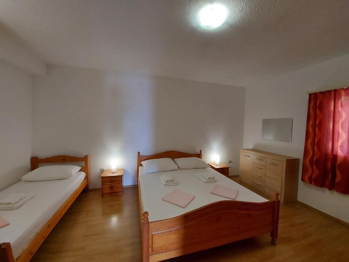 Apartments Gojevic Бол Экстерьер фото