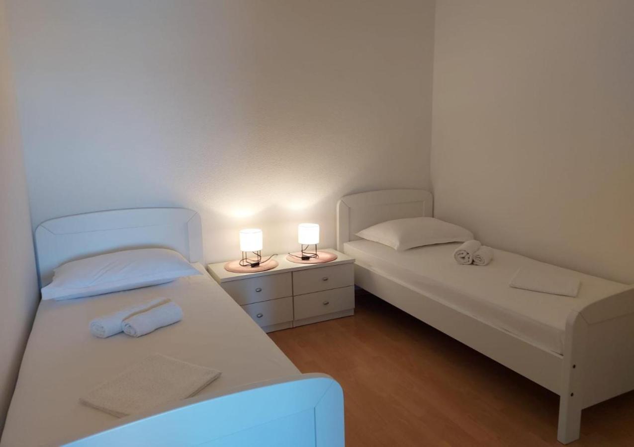 Apartments Gojevic Бол Экстерьер фото