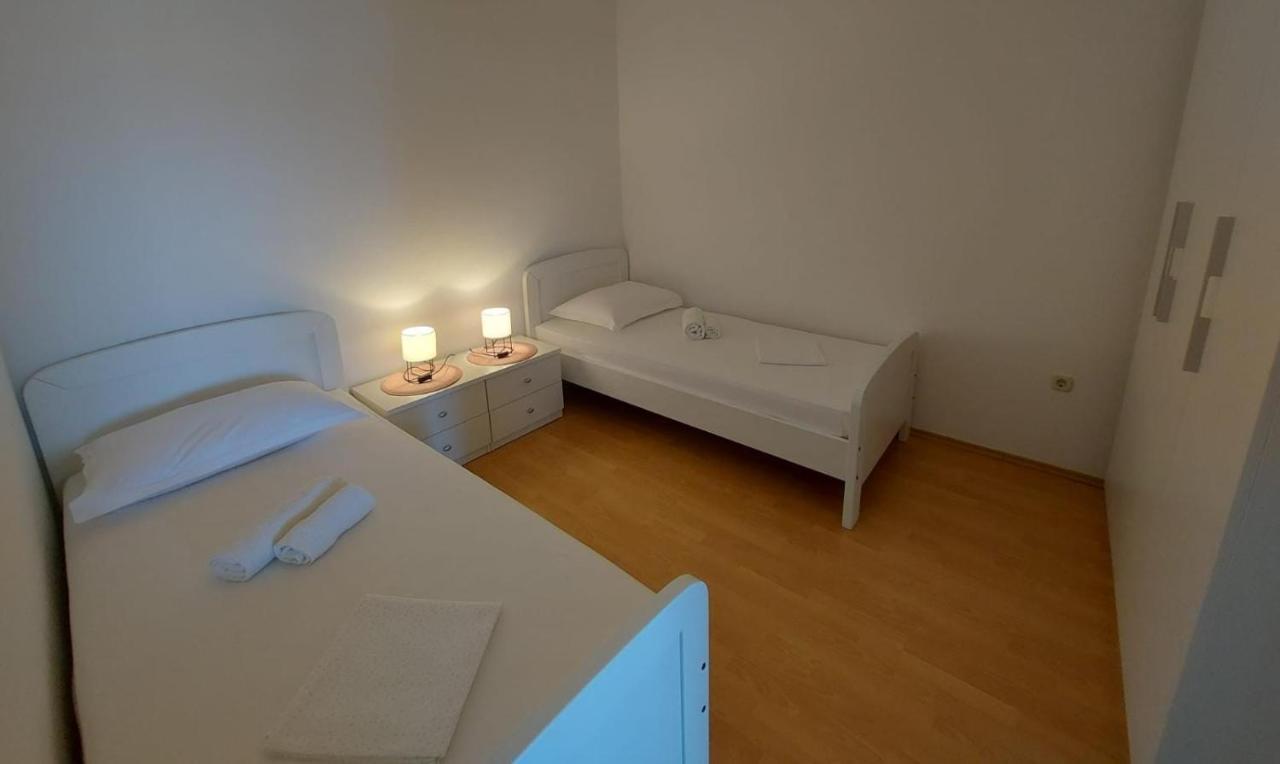 Apartments Gojevic Бол Экстерьер фото