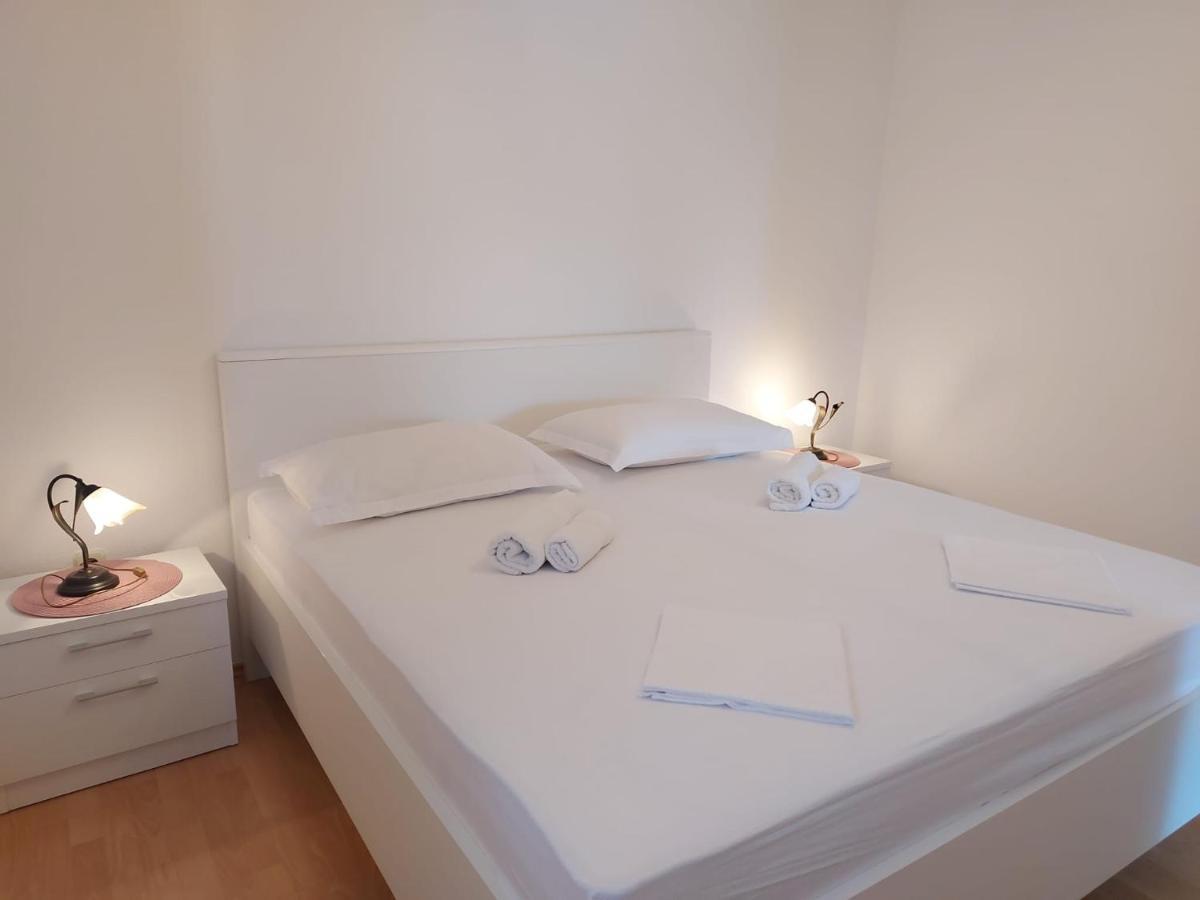 Apartments Gojevic Бол Экстерьер фото