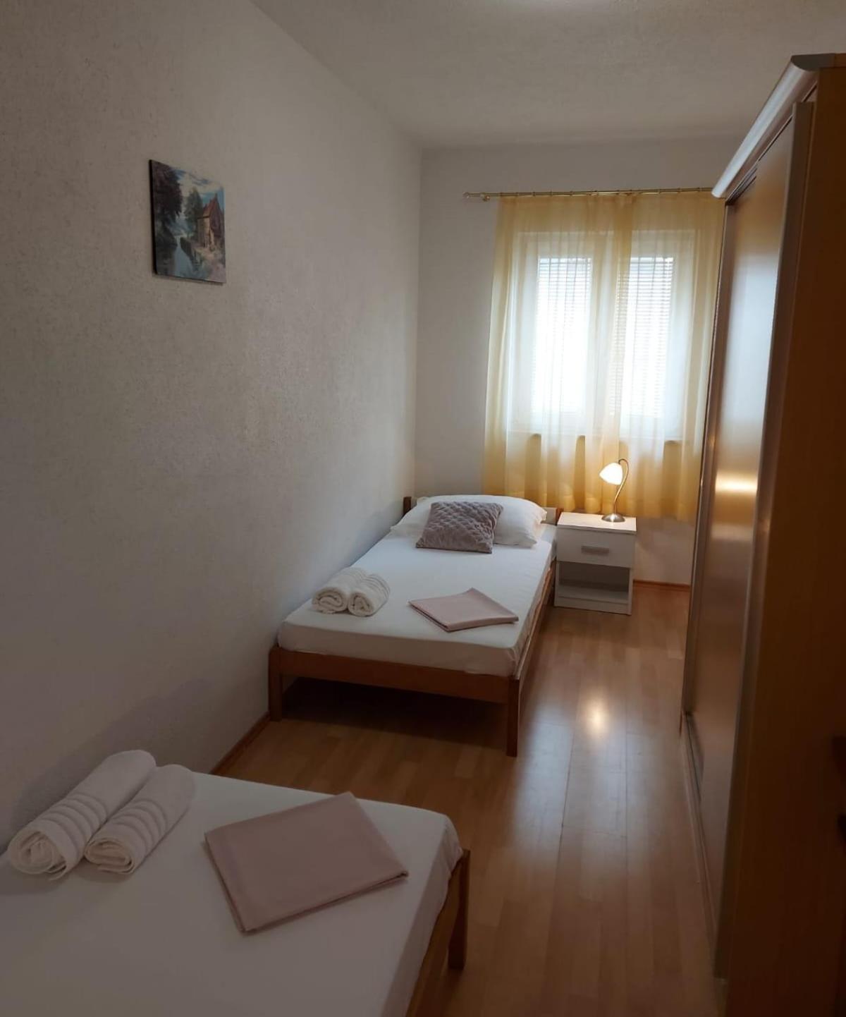Apartments Gojevic Бол Экстерьер фото