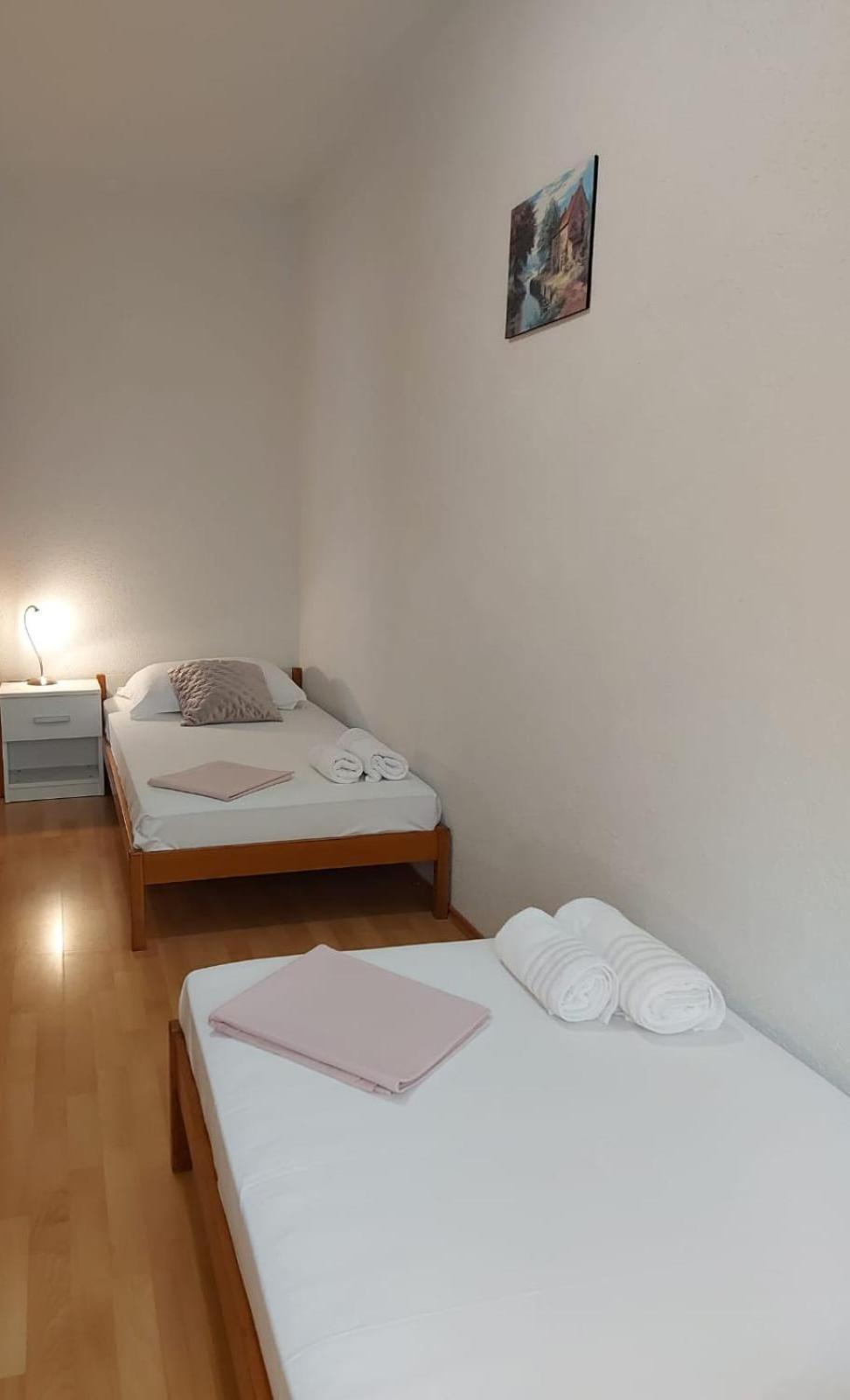 Apartments Gojevic Бол Экстерьер фото