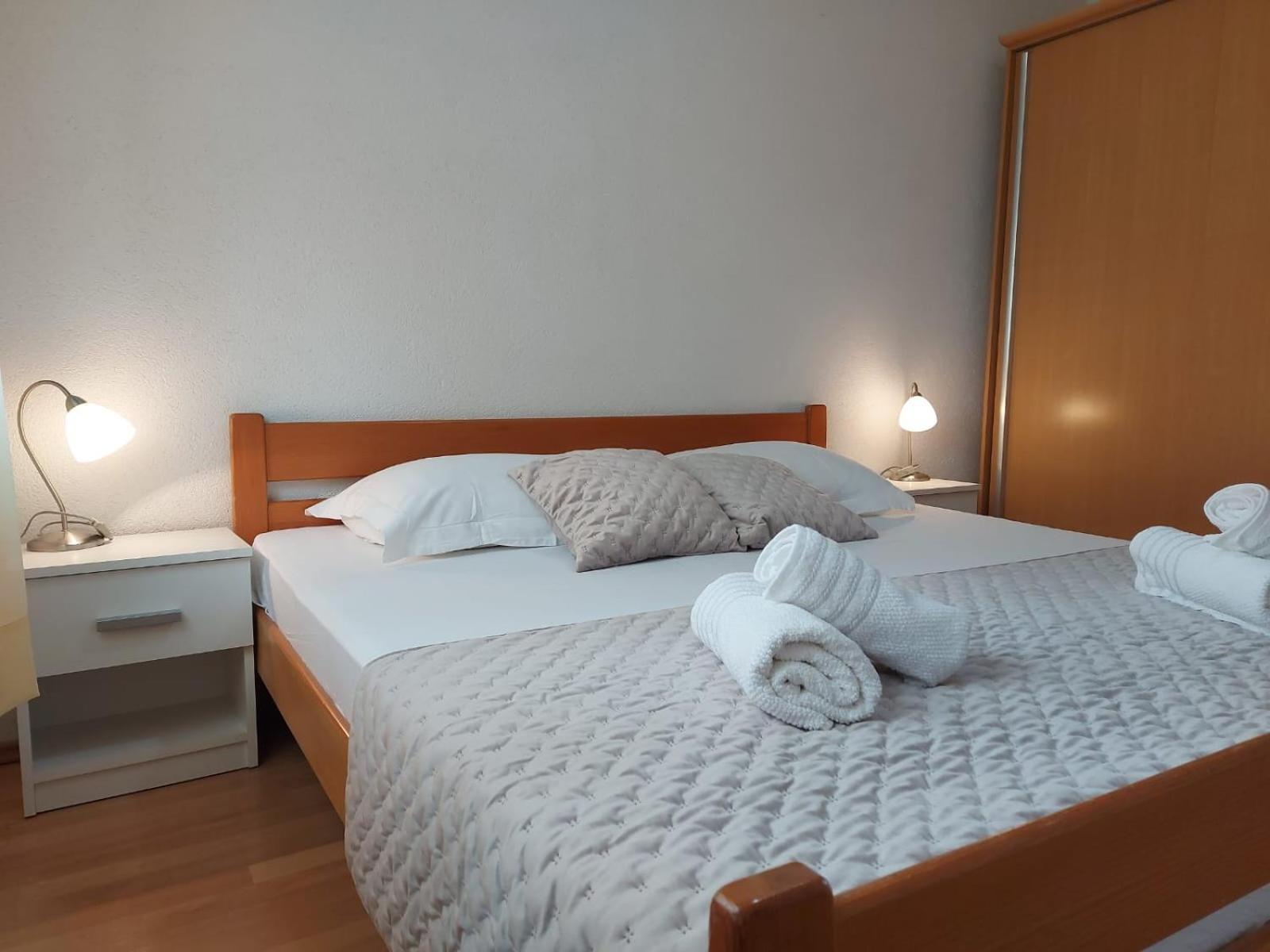 Apartments Gojevic Бол Экстерьер фото